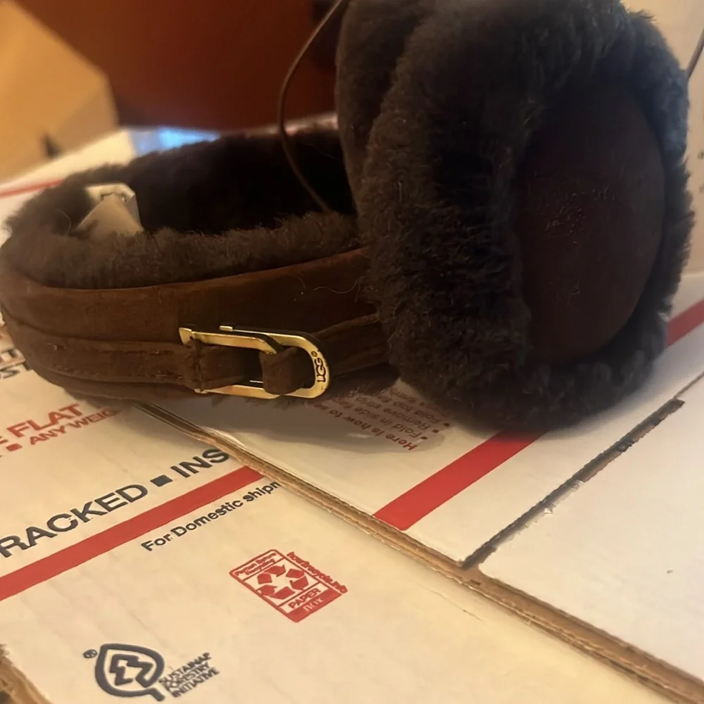 UGG genuine wired